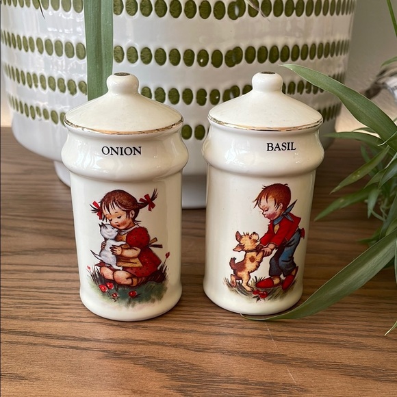 Vintage J.S.N.Y Taiwan Hummel Style Ceramic Spice Jars Onion Basil Children - Picture 1 of 6